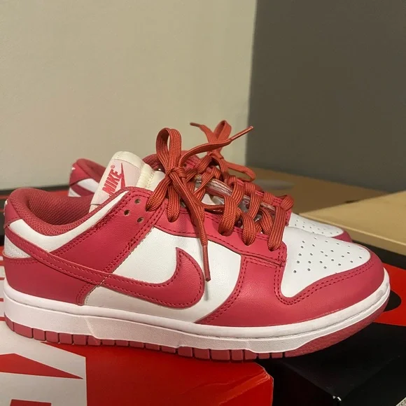 Nike Dunk Low
Archeo Pink (Women's) - Picture 8 of 11